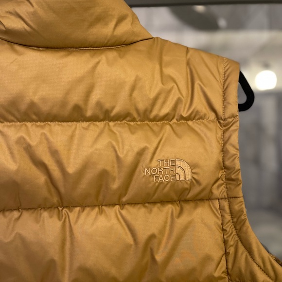 Northface, Men Medium w/ pockets - Picture 4 of 4